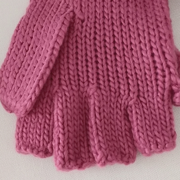 Cable knit scarf/mitten set & extra pair of mitts - Picture 5 of 9